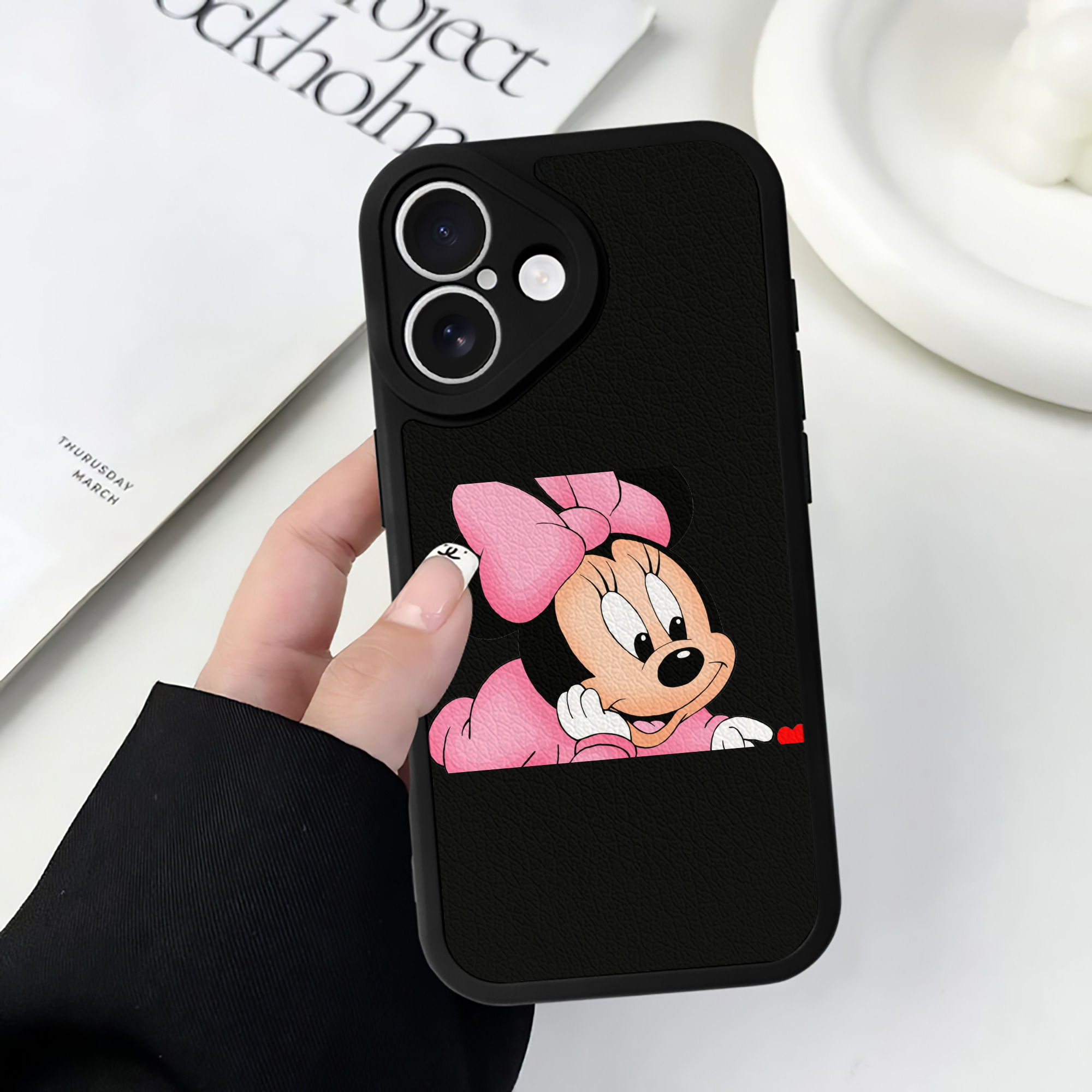 （画像用） ミッキーマウス Mickey Mouse 【iPhone 16シリーズ対応】シリコンスマホケース（レザー調） 材質：シリコン